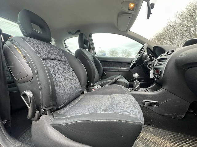 Peugeot 206 1.6-16v quiksilver 2003 | 14-nd-bj - afbeelding 24 van  26