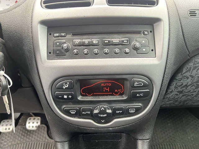 Peugeot 206 1.6-16v quiksilver 2003 | 14-nd-bj - afbeelding 18 van  26