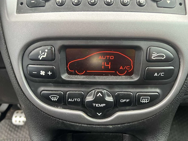 Peugeot 206 1.6-16v quiksilver 2003 | 14-nd-bj - afbeelding 19 van  26