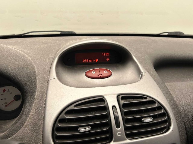 Peugeot 206 1.6-16v quiksilver 2006 | 31-sh-nd - afbeelding 14 van  19