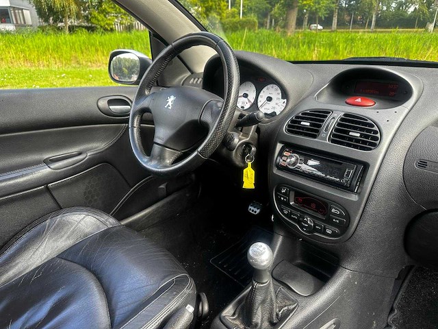 Peugeot 206 cc 2.0 16v , 41-ht-vg - afbeelding 12 van  15