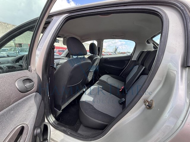 Peugeot 206 phase 2 1 4i one line, 2005 - afbeelding 14 van  33