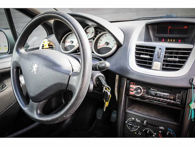 Peugeot 207 1.4 vti cool 'n blue, 93-xv-ns - afbeelding 14 van  17