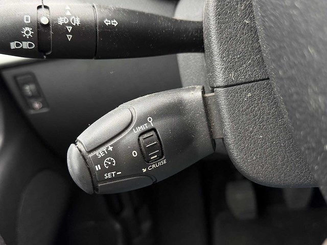 Peugeot 207 1.4 vti millesim 200 2011 | 28-rlf-9 i - afbeelding 11 van  19