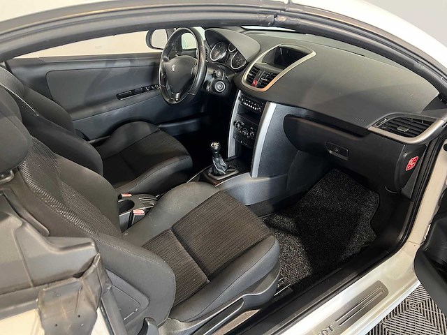 Peugeot 207 cc 1.6 vti , l-755-gt - afbeelding 17 van  19