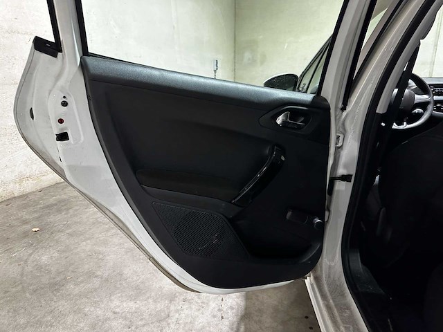 Peugeot 208 1.0 puretech access 67pk 2015 (origineel-nl), gk-426-p - afbeelding 17 van  41