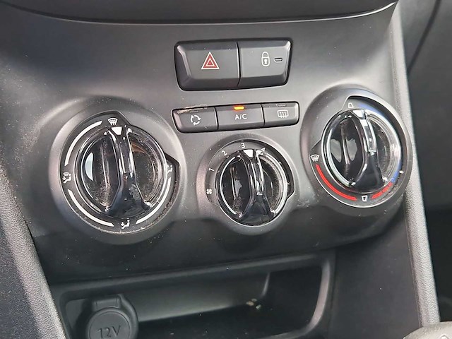 Peugeot 208 1.0 vti access 2013 | 4-sgr-83 - afbeelding 19 van  24