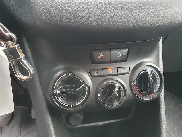 Peugeot 208 1.0 vti access, 6-szg-78 - afbeelding 9 van  9