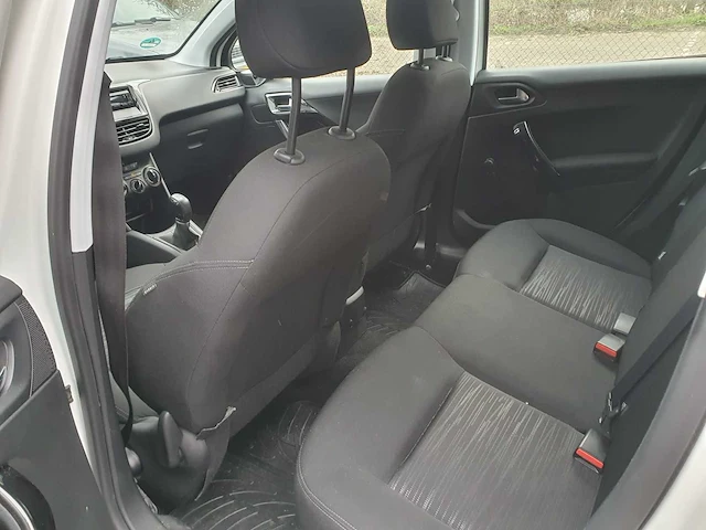 Peugeot 208 1.0 vti access, 6-szg-78 - afbeelding 2 van  12