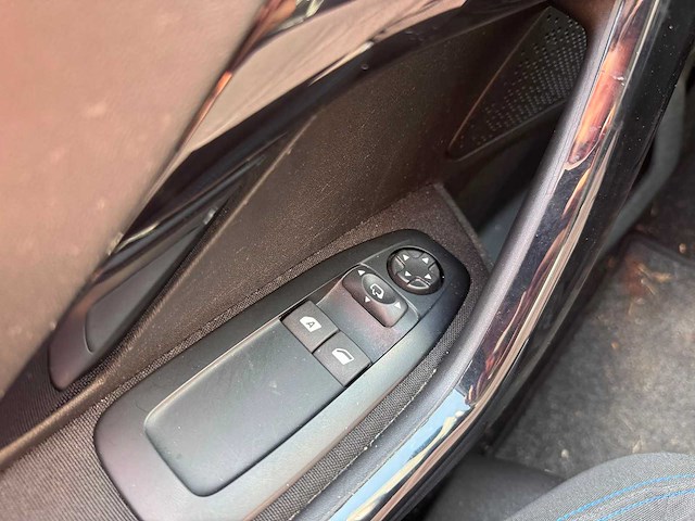Peugeot 208 1.2 puret. signature * xt-615-z - afbeelding 1 van  11