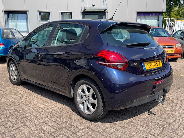 Peugeot 208 1.2 puret. signature * xt-615-z - afbeelding 7 van  11