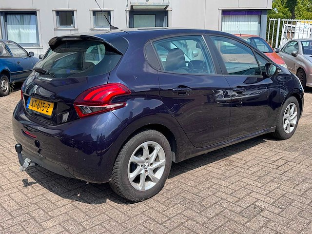 Peugeot 208 1.2 puret. signature * xt-615-z - afbeelding 8 van  11