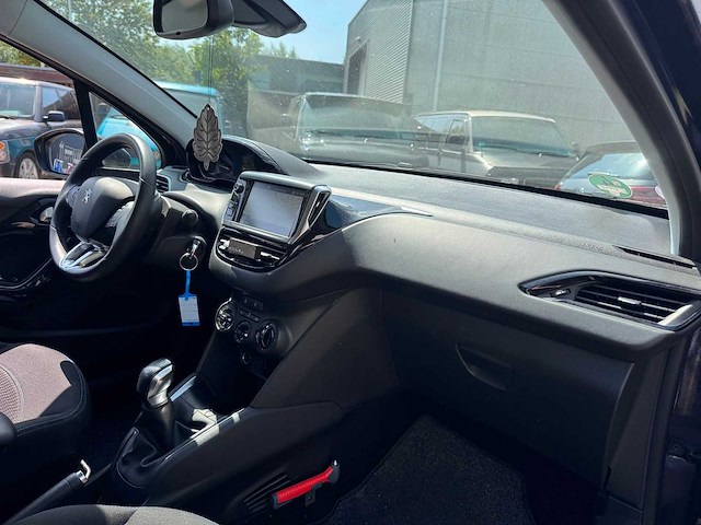 Peugeot 208 1.2 puret. signature * xt-615-z - afbeelding 11 van  11