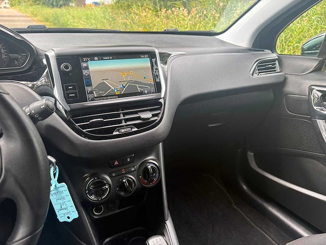 Peugeot 208 1.2 puret urban soul * hs-163-h - afbeelding 8 van  23
