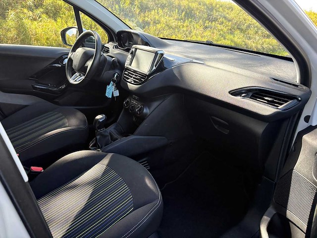Peugeot 208 1.2 puret urban soul , hv-908-f - afbeelding 18 van  26