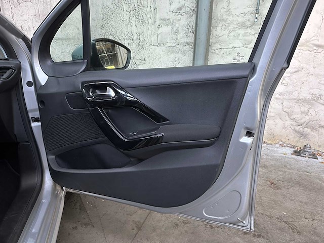 Peugeot 208 1.2 puretech allure 82pk 2017, rl-064-l - afbeelding 31 van  41