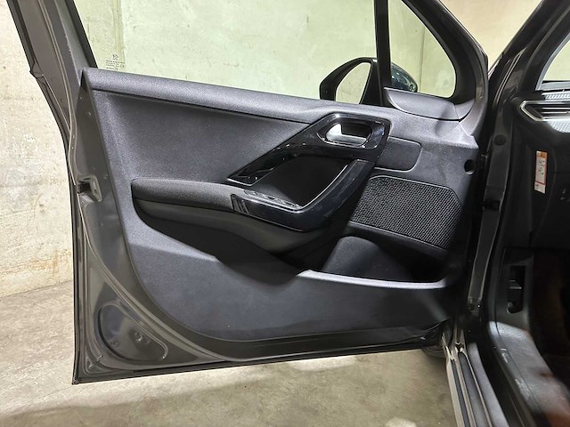 Peugeot 208 1.2 puretech blue lease executive 82pk 2018, tb-383-s - afbeelding 36 van  42