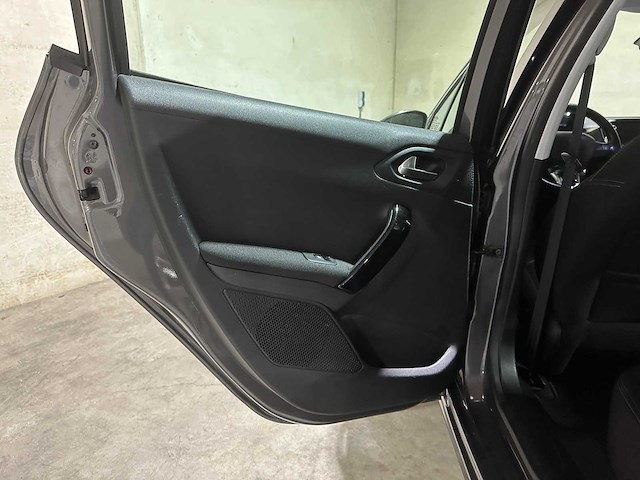 Peugeot 208 1.2 puretech blue lease executive 82pk 2018, tb-383-s - afbeelding 18 van  42