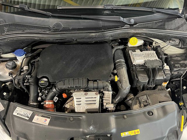 Peugeot 208 1.2 puretech gt-line, rh-701-x - afbeelding 15 van  23