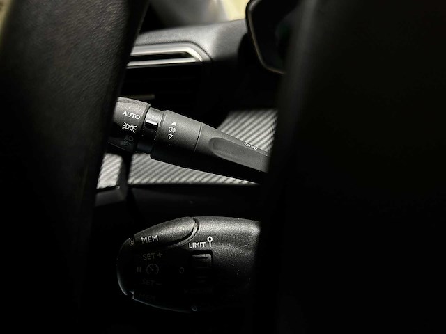 Peugeot 208 1.2 puretech like 75pk 2013, r-956-zl - afbeelding 15 van  38