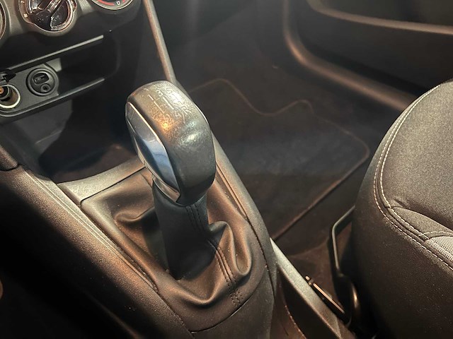 Peugeot 208 1.2 puretech style, 1-zfj-17 - afbeelding 10 van  19