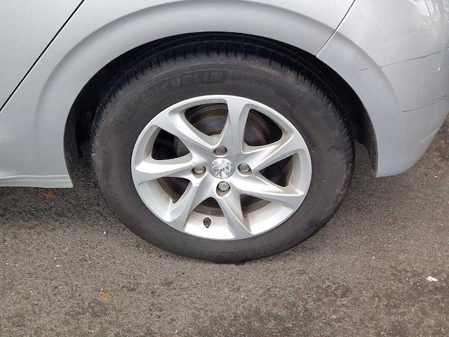 Peugeot 208 1.2 puretech style; gg-591-h - afbeelding 5 van  7