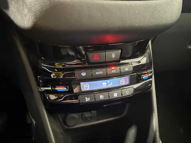 Peugeot 208 1.2 vti envy 3-tfd-70 - afbeelding 8 van  19