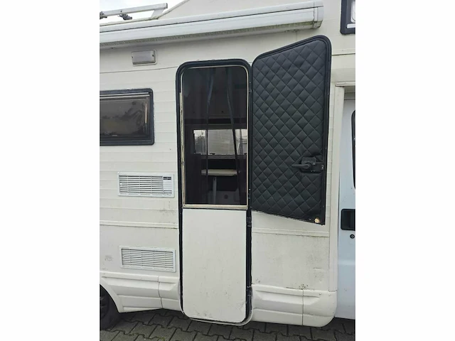 Peugeot 230 bed - bank - wc - camper - afbeelding 2 van  13