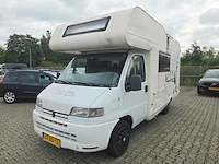 Peugeot 230 bed - bank - wc - camper - afbeelding 1 van  13