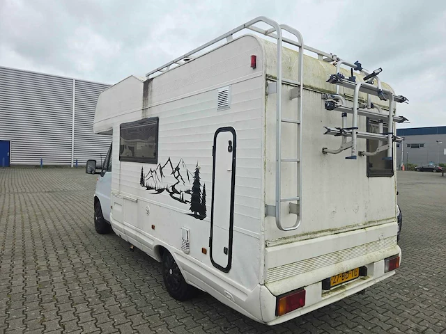 Peugeot 230 bed - bank - wc - camper - afbeelding 9 van  13