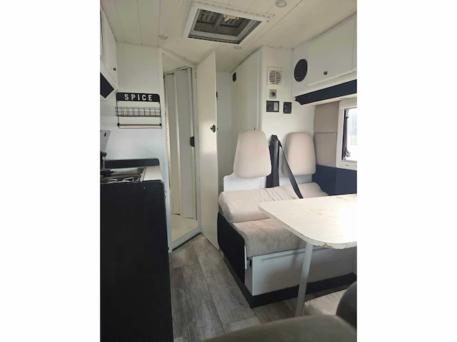 Peugeot 230 bed - bank - wc - camper - afbeelding 10 van  13