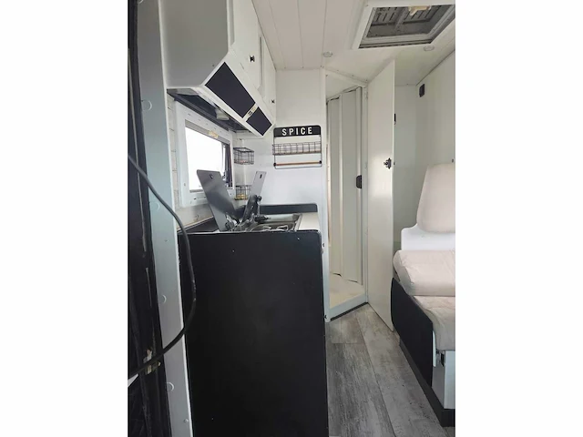 Peugeot 230 bed - bank - wc - camper - afbeelding 12 van  13