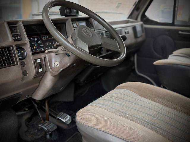 Peugeot 280l kampeerwagen bürstner camper 64-vp-nr - afbeelding 12 van  18