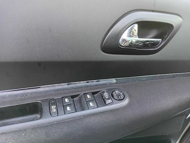 Peugeot 3008 1.6 turbo st; 05-pjs-1 - afbeelding 16 van  30