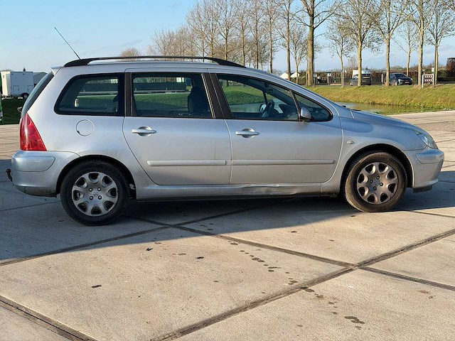Peugeot 307 break 1.6-16v xs premium 2005 | 42-rv-vl iaw - afbeelding 12 van  16