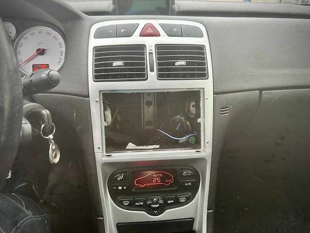Peugeot 307 cc 2.0 16v, 66-ph-jf - afbeelding 10 van  11