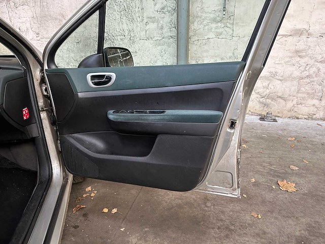 Peugeot 307 sw 1.6 16v 109pk 2003, 98-nl-hn - afbeelding 26 van  36