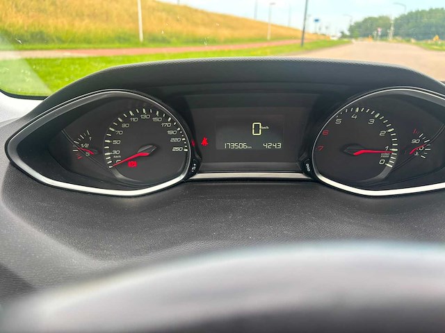 Peugeot 308 sw 1.2 turbo blue lease executive 2014 | nh-835-d i - afbeelding 8 van  13