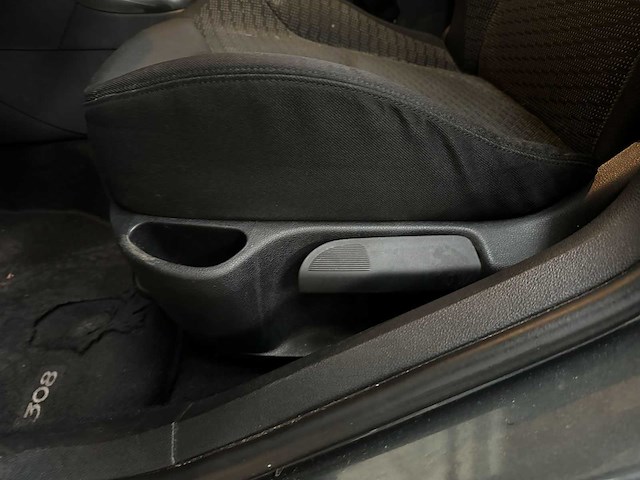 Peugeot 308 sw 1.6 thp allure 7p 154pk 2013, 7-kbd-01 - afbeelding 24 van  43