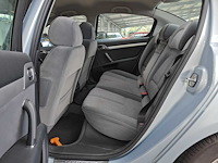 Peugeot 407 2.2-16v xr pack , 23-rf-bv - afbeelding 13 van  15
