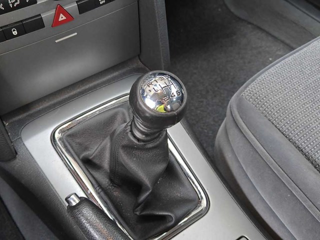Peugeot 407 2.2-16v xr pack , 23-rf-bv - afbeelding 14 van  15