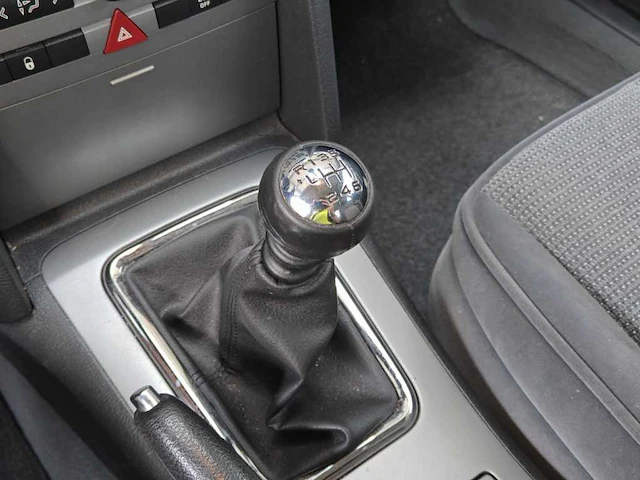 Peugeot 407 2.2-16v xr pack , 23-rf-bv - afbeelding 15 van  16