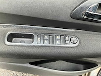 Peugeot 5008 - personenauto (verbruikt olie) - afbeelding 2 van  13