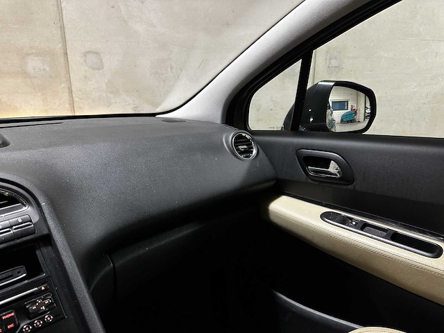 Peugeot 5008 1.6 thp blue lease executive 7-persoons 156pk 2012 (origineel-nl), 31-tzn-5 - afbeelding 15 van  48