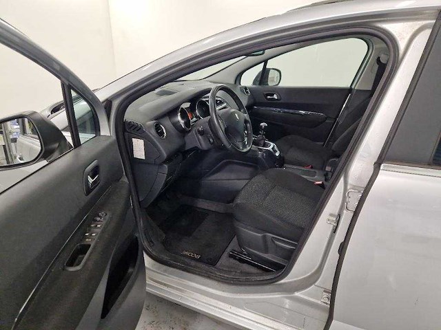 Peugeot 5008 1.6 turbo st 7p; 32-pks-4 - afbeelding 14 van  16