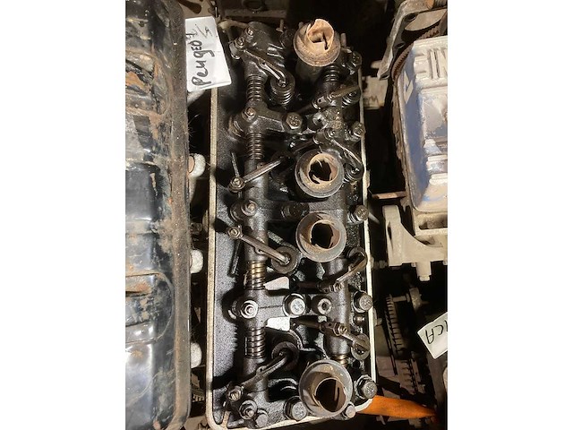 Peugeot 504 fuel injection engine | original french classic engine - afbeelding 1 van  11