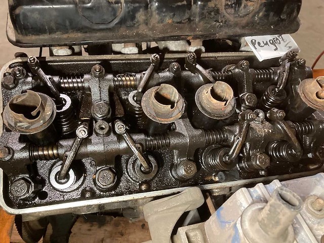 Peugeot 504 fuel injection engine | original french classic engine - afbeelding 2 van  11