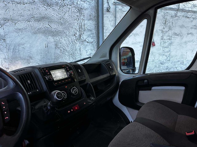 Peugeot boxer 330 2.0 hdi pro 6-persoons bedrijfswagen 110pk 2017, vfz-61-l - afbeelding 4 van  31