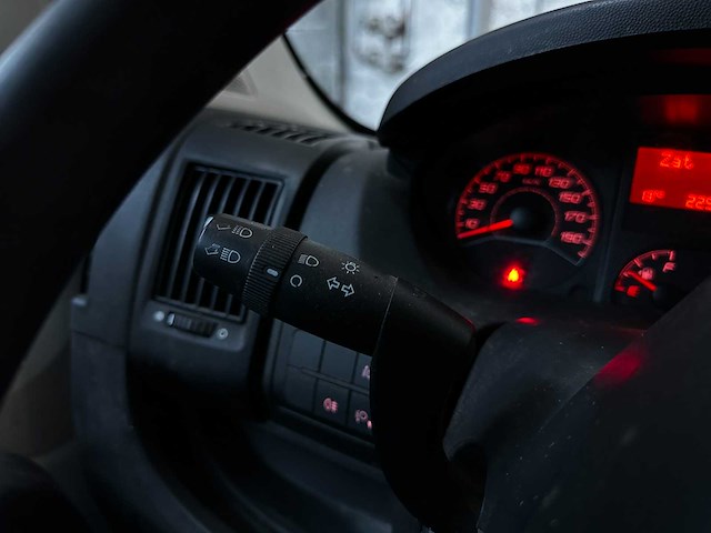 Peugeot boxer 330 2.0 hdi pro 6-persoons bedrijfswagen 110pk 2017, vfz-61-l - afbeelding 8 van  31