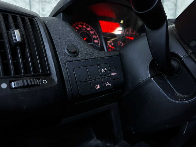Peugeot boxer 330 2.0 hdi pro 6-persoons bedrijfswagen 110pk 2017, vfz-61-l - afbeelding 8 van  26